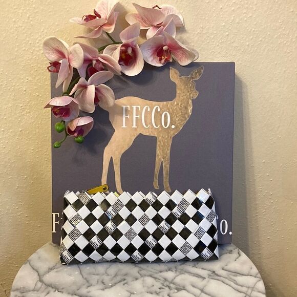 Recycled Woven Paper Clutch - Picture 1 of 12